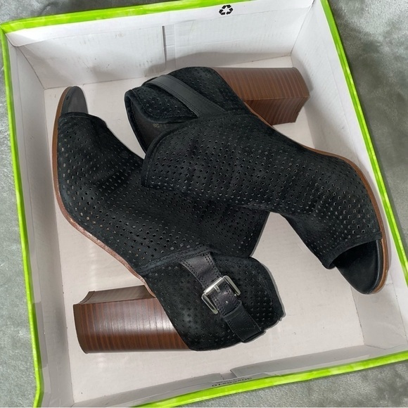 Sam Edelman Easton Black Suede Peep Toe Perforated Booties Chunky Heel Size 8.5 - Picture 11 of 12